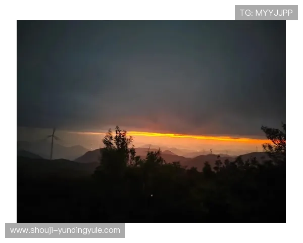 云顶山攻略：登顶观景点介绍及拍照技巧助你留下难忘的美好瞬间